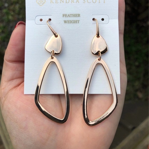 Kendra Scott Kira Drop Earring in Rosegold - Picture 4 of 5